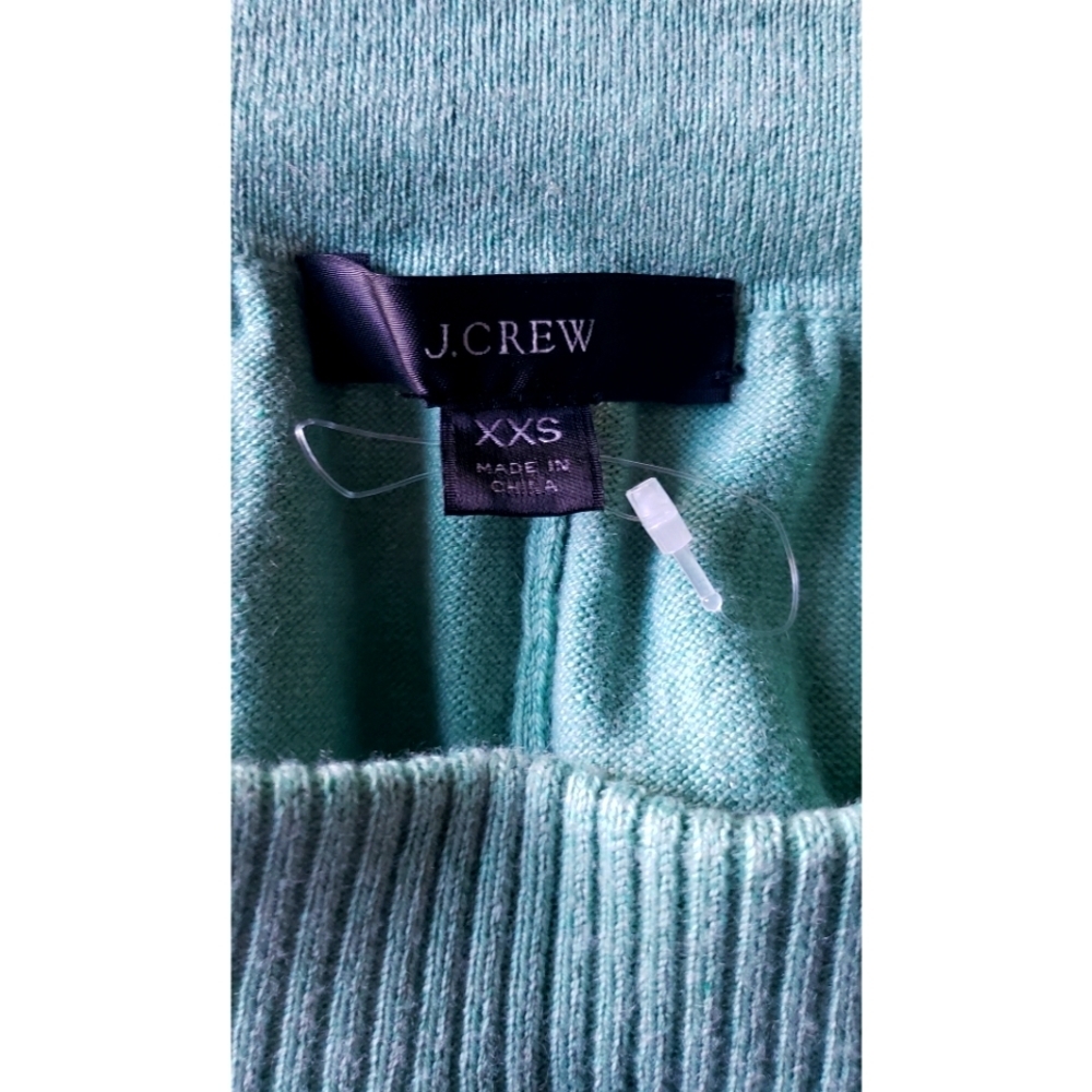 7. J.Crew High-waisted cotton-cashmere sweater short - Picture 4 of 5